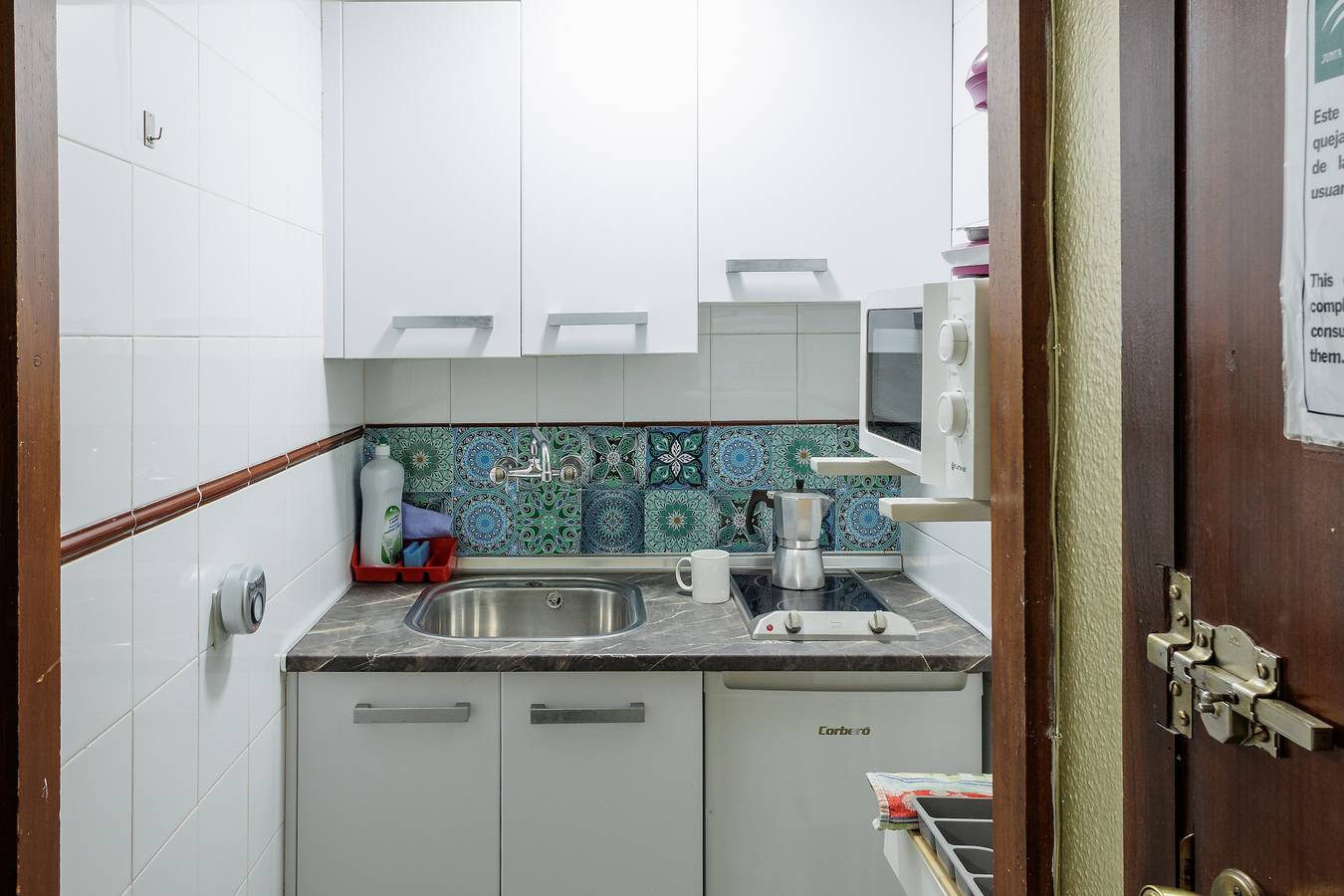 Entire apartment, 'Triana Centro Histórico' Apartment with Wi-Fi and Air Conditioning in Central Seville, Sevilla