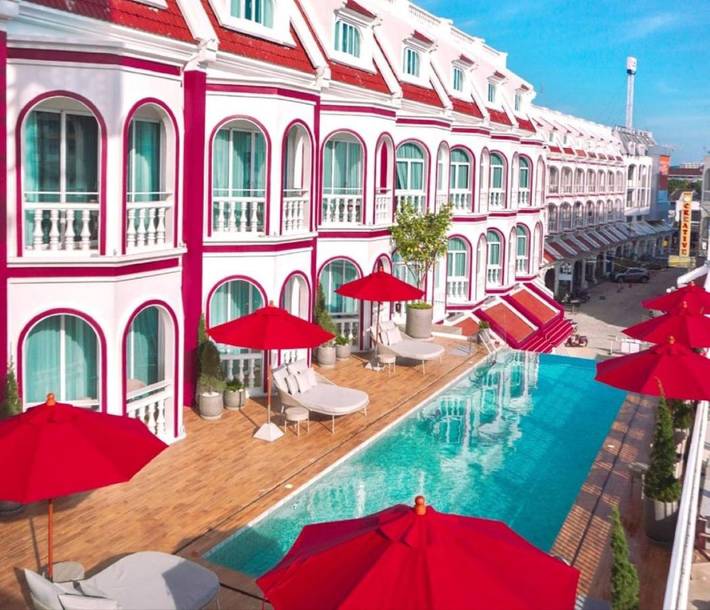 Hotel para 3 personas, con terraza y piscina - 1