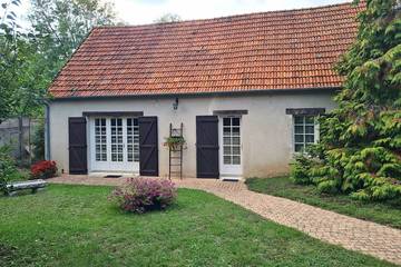 Gîte pour 6 personnes, avec jardin à Saint-Ay