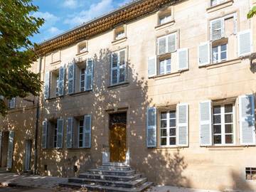 Gîte pour 12 personnes, avec balcon ainsi que jardin et piscine à Brue-Auriac