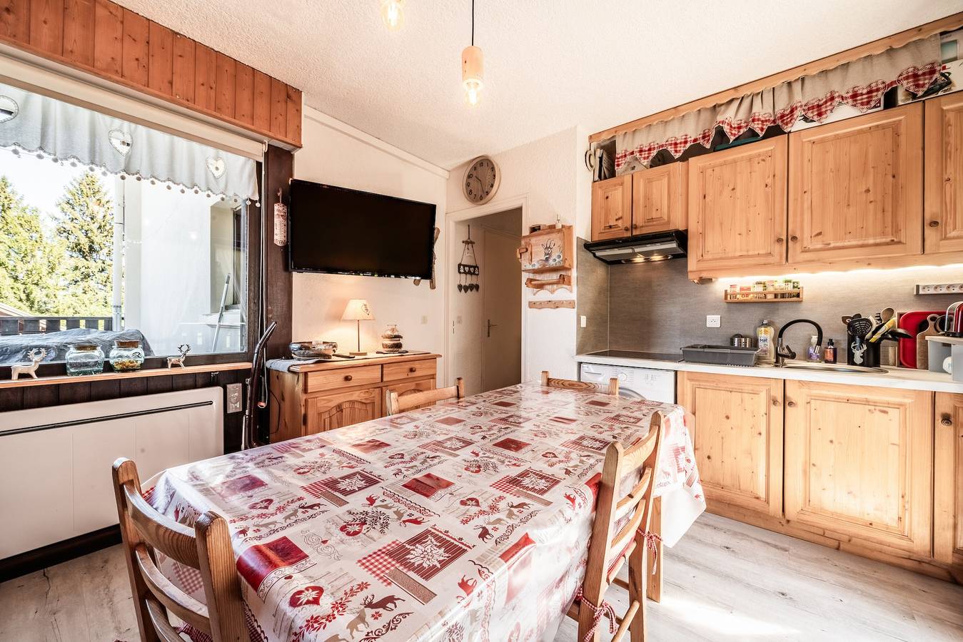 Ganze Wohnung, Appartement 'Évasion Alpine, Ski, Blick auf Genfersee' mit Seeblick, privater Terrasse & Wlan in Thollon-les-Mémises, Thonon-les-Bains und Umgebung