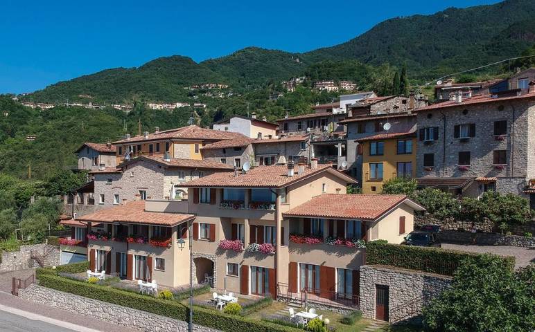 Appart’hôtel pour 5 personnes, avec vue ainsi que vue sur le lac et jardin