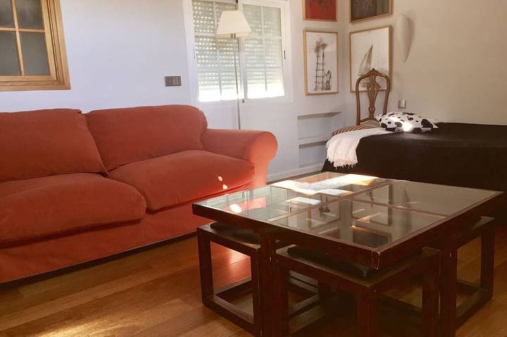 Appartement entier, Appartement Abuhardillado à Madrid Rio / Matadero. WIFI<br> in Madrid, Área Metropolitana de Madrid