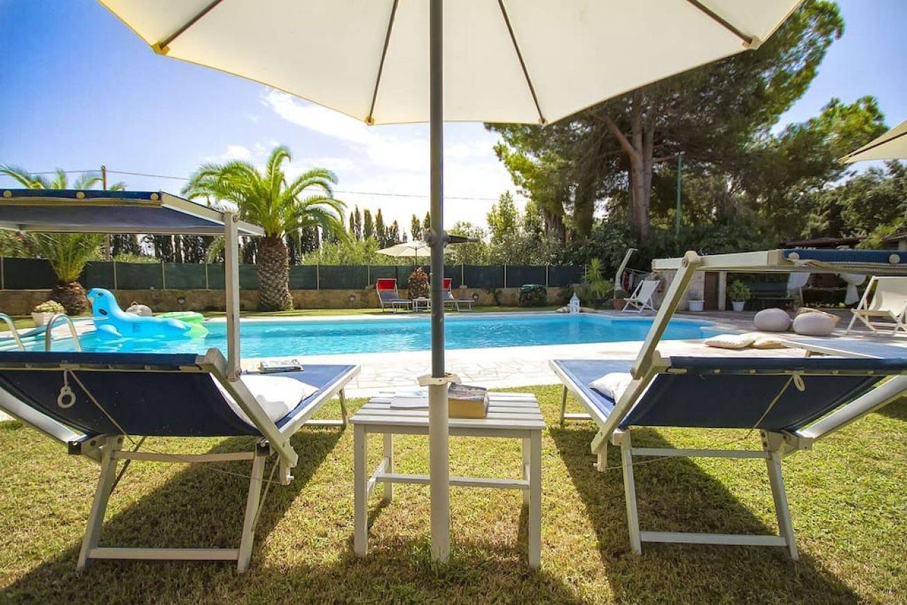 Villa Sporting: Tennisplatz, Schwimmbad, Fußballplatz in Strandnähe in Sassari Provinz