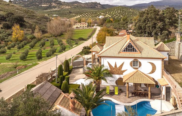 Acogedor apartamento con piscina, aire acondicionado y parrilla cerca del río y restaurante in Algarinejo, Provincia de Granada