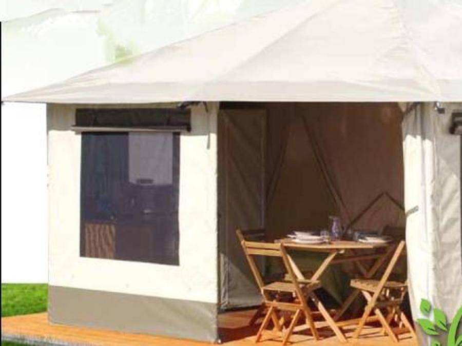 Camping L'Offrerie - Dordogne - Périgord noir - Bungalow de lona 4 personas - Bungalow de lona de 16 m² con 2 habitaciones - Llegada los sábados en julio y agosto in Rouffignac-Saint-Cernin-de-Reilhac, Périgord Noir