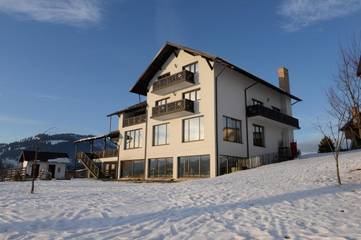 Gîte pour 3 personnes, avec jardin ainsi que vue et terrasse dans Dorna-Arini