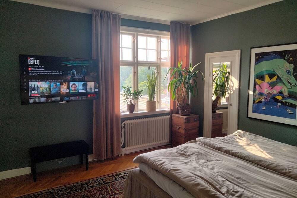 Ganze Wohnung, Cozy accommodation 600 meters from the center of Halmstad. View towards the water. in Halmstad, Halland