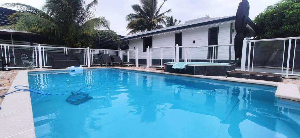 Villa für 4 Personen, mit Whirlpool und Garten sowie Pool - 1