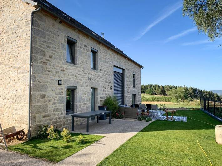 Gîte pour 12 personnes, avec jacuzzi ainsi que sauna et terrasse