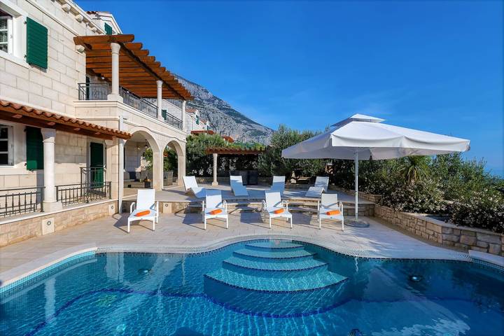 Ferienhaus für 10 Personen, mit Garten und Meerblick in Makarska