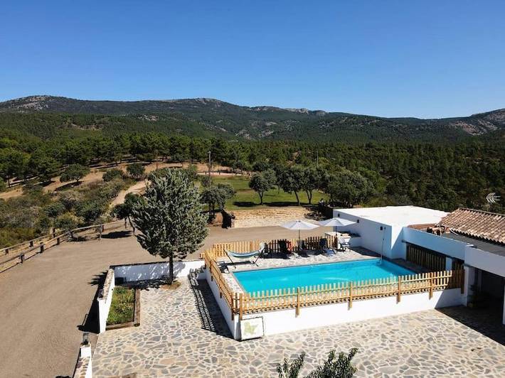 Casa rural para 10 personas, con Terraza y Jardín además de Piscina y Vistas en Aldeaquemada - 4