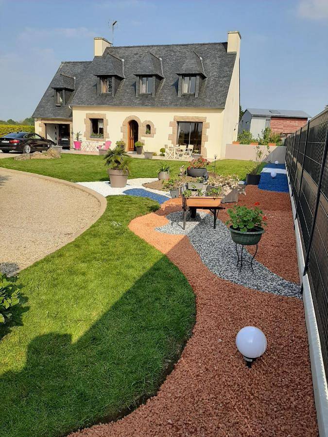 Location de vacances pour 6 personnes, avec jardin ainsi que vue et terrasse à Plouguiel - 4