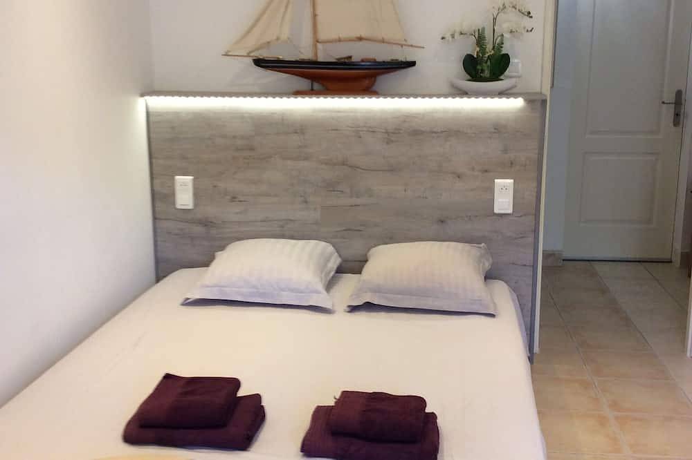 Gran villa, 250 m², vista panorámica, a 20 min de las playas. in Belgentier, Region de Toulon