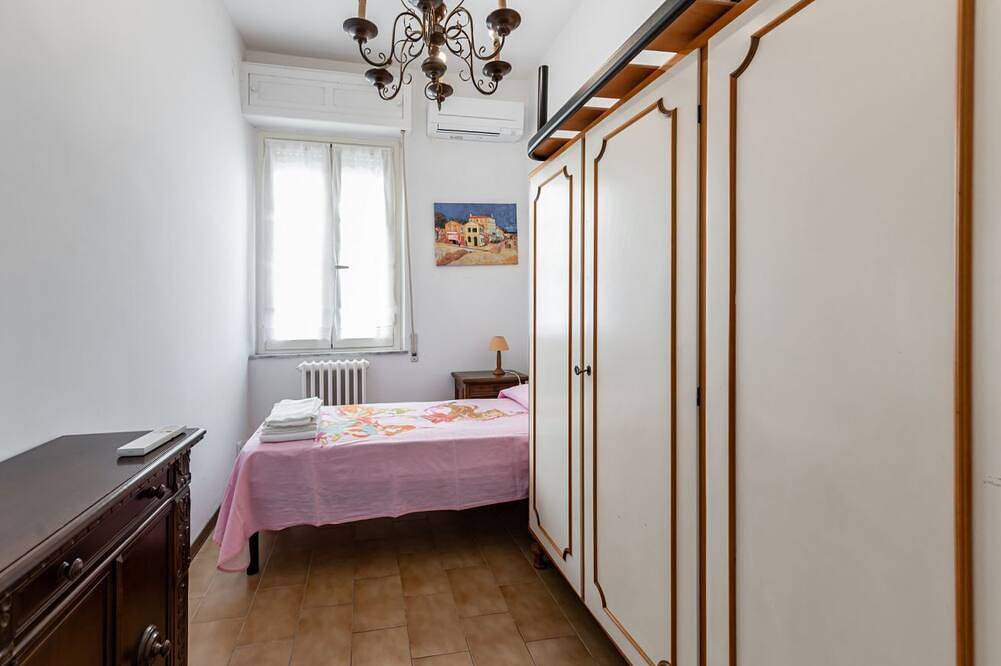 Hel leilighet, Bright apartment that accommodates up to 4 people, equipped with all the comforts for a pleasant stay, with two bedrooms and a panoramic terrace that offers a beautiful view of the Maiella and Gran Sasso mountains. The accommodation is located in the cen in Pescara, Adriatic Coast Abruzzo