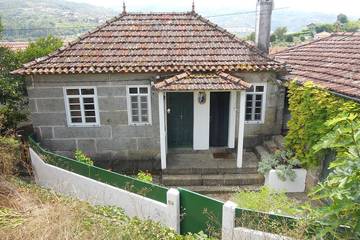 Gîte pour 4 personnes, avec terrasse et jardin, animaux acceptés dans Santa Marinha do Zêzere