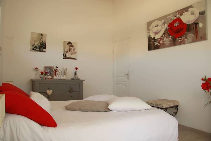 Location de vacances pour 12 personnes, avec terrasse et jardin, animaux acceptés à Les Salelles - 3