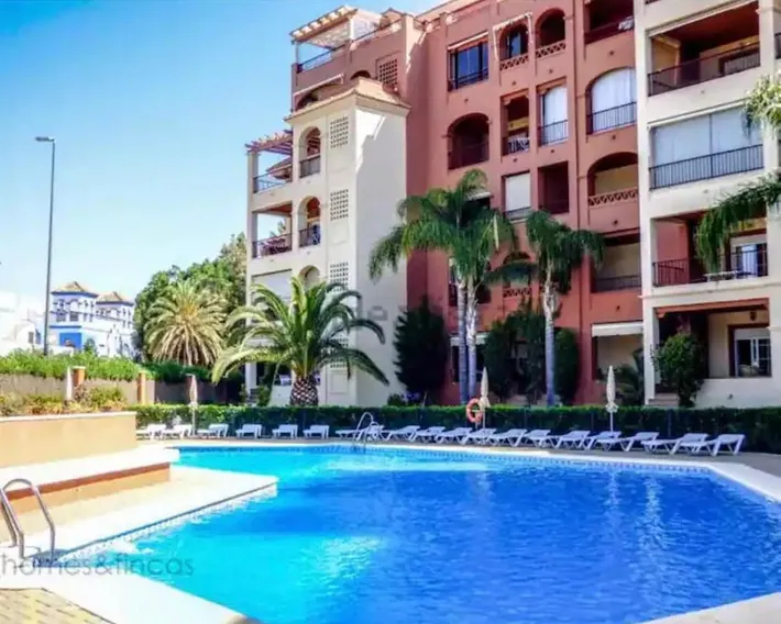 Apartamento de vacaciones para 4 personas, con vistas y piscina además de balcón y jardín - 1