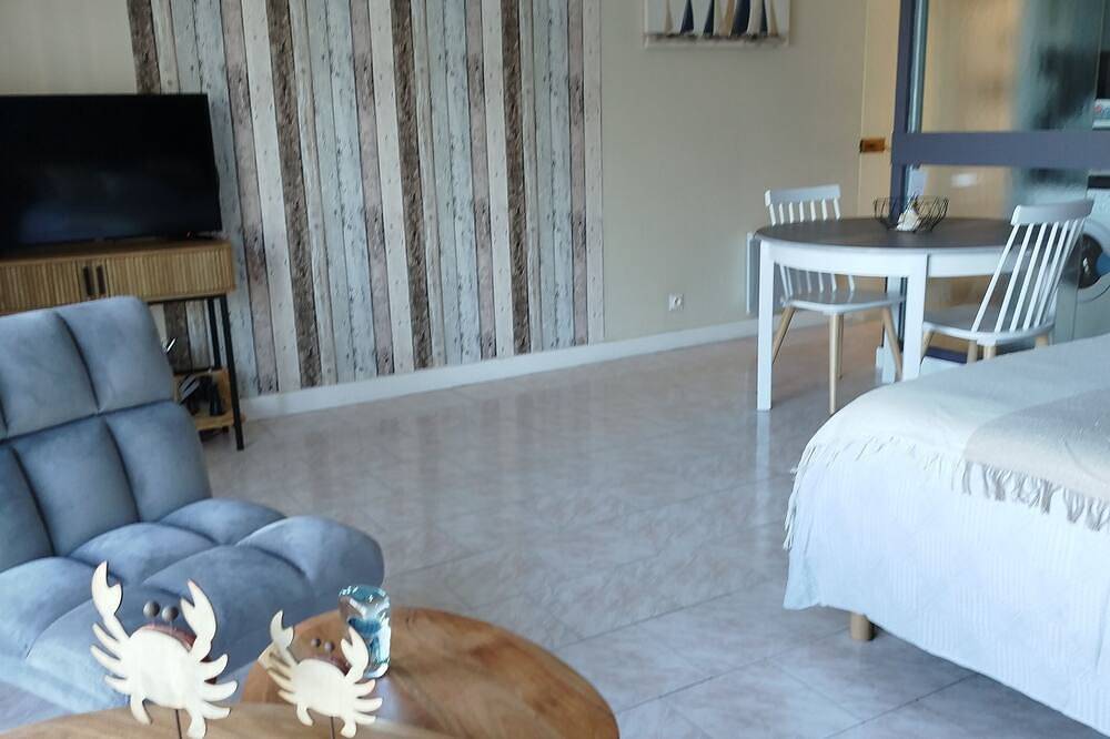 Entire apartment, Remarkable residence facing the wonderful Bay of Douarnenez! in Douarnenez, Iroise