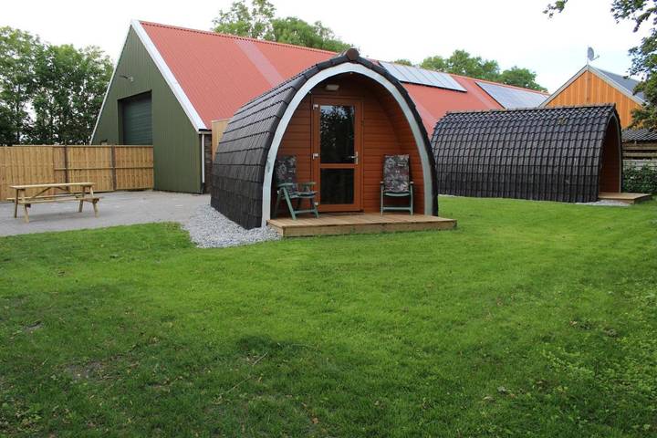 Gîte pour 2 personnes, avec Terrasse ainsi que Jardin et Vue dans Frise