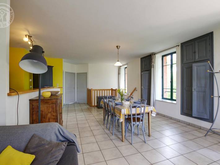 Amplia casa de campo con jacuzzi, sauna y juegos al aire libre in Saint-Just-la-Pendue, Región de Roanne
