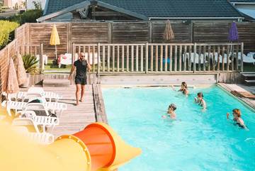 Gîte pour 4 personnes, avec piscine et terrasse à Surgères