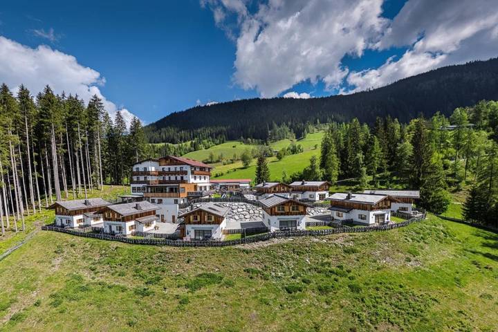 Ferienwohnung für 4 Personen, mit Balkon und Terrasse sowie Garten und Sauna in Pfarrwerfen