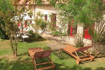 Gîte pour 4 personnes, avec jardin et terrasse à Clermont-Créans