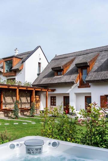 Gîte pour 2 personnes, avec sauna ainsi que jardin et jacuzzi à Szigliget