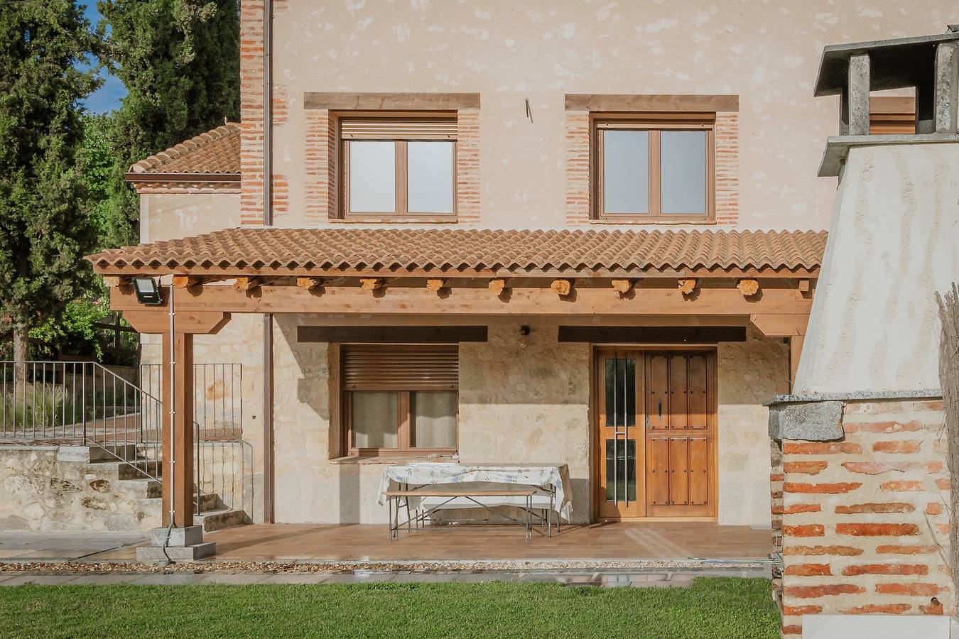 Casa rural 'Casas Rurales Velasco I I' con terraza privada, Wi-Fi y aire acondicionado in Cabañas de Polendos, Provincia de Segovia