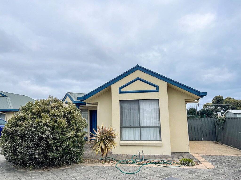 Dolphin Court - Park your car and walk to all that Robe has to offer in Robe, South Australia