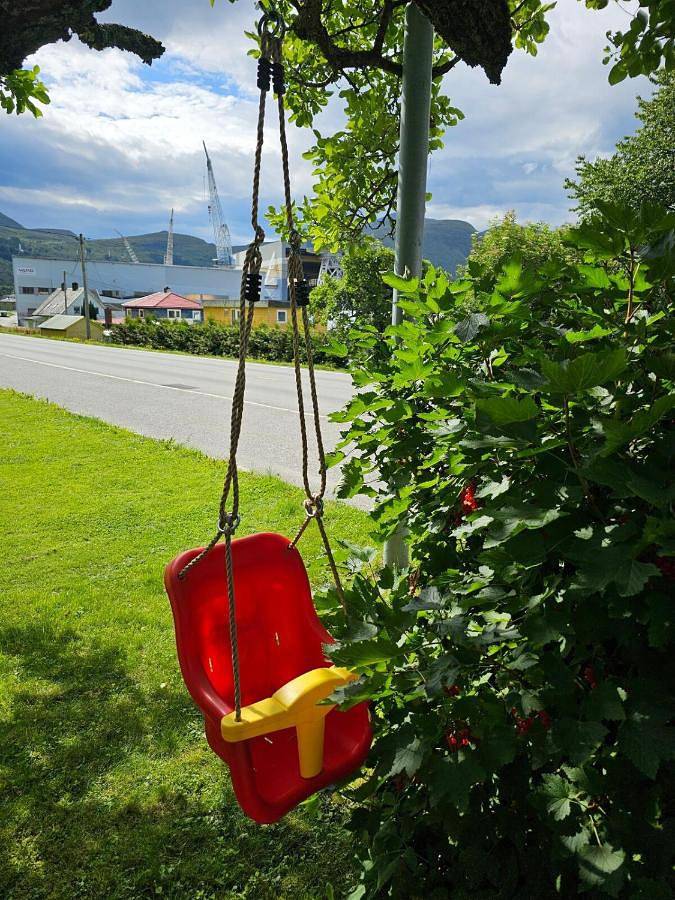 Ferienwohnung für 5 Personen, mit Terrasse und Garten sowie Seeblick und Ausblick in Vestnes - 3