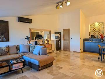 Gîte pour 4 personnes, avec terrasse et piscine, animaux acceptés à Lespignan