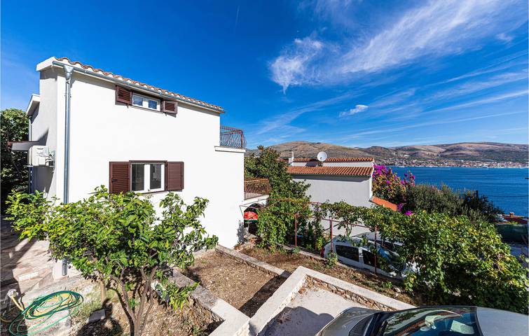 Apartament wakacyjny dla 4 osób, z Taras i Ogród w Okrug Donji