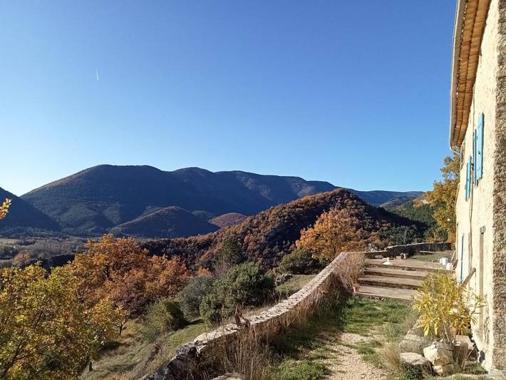 Location de vacances pour 4 personnes, avec jardin et vue à Montbrun-les-Bains - 2