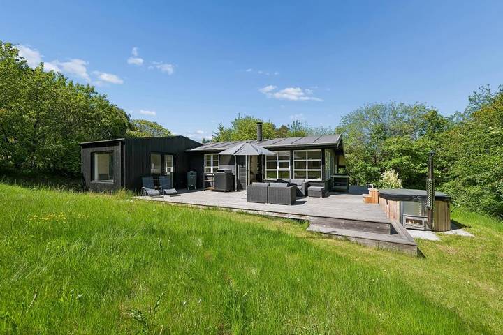 Gemütliches Ferienhaus in der Nähe von Ebeltoft mit Wildnisbad in Egsmark Strand, Süddjursland