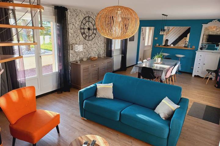 Gîte pour 8 personnes, avec terrasse et jardin à Grèges