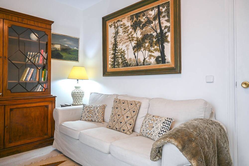 Entire apartment, Ideal Home: Cozy Space in Alcobendas with Private Terrace in Alcobendas, Madrid Province