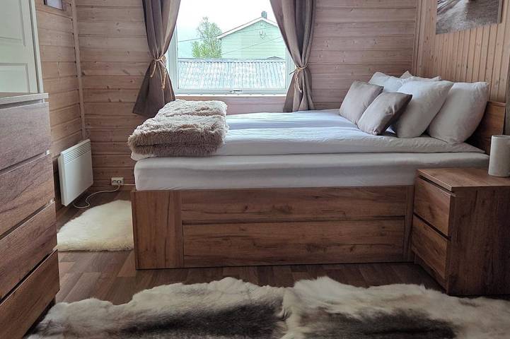 Cozy 2-bedroom cabin in peaceful Gryllefjord with Ac in Senja, Torsken