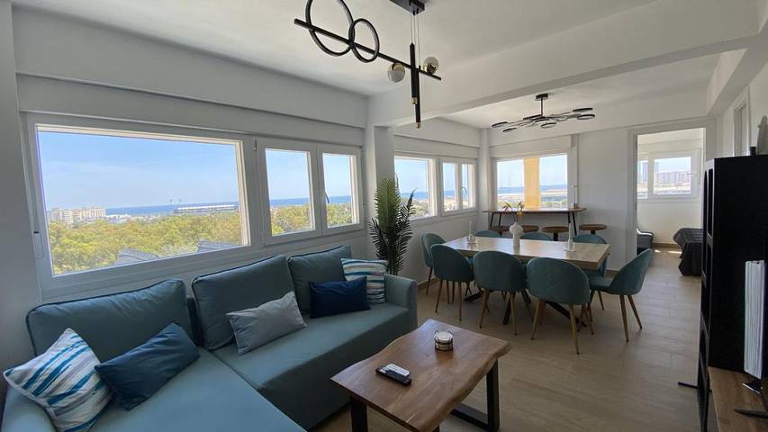 Gîte pour 10 personnes, avec vue et terrasse, adapté aux familles à La Línea de la Concepción - 2