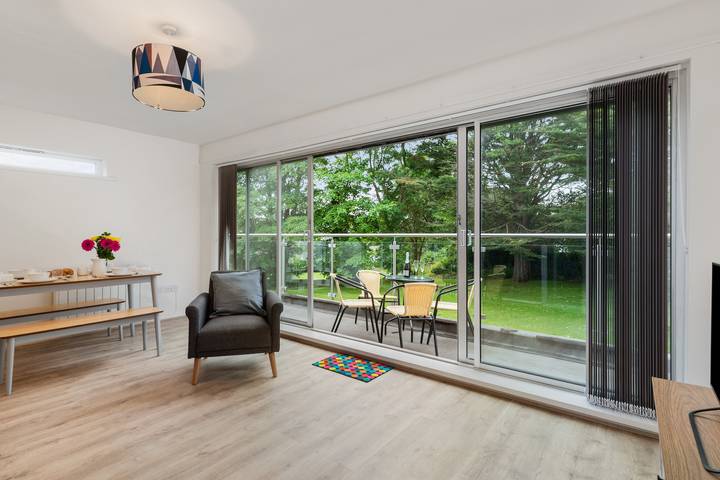 Entire apartment, Coedrath Park 26 - Sea Glimpses from Balcony in Saundersfoot, Pembrokeshire