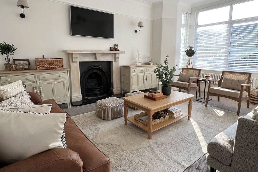Holiday Rental for 16 People in Rhosneigr, Isle of Anglesey