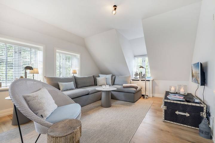 Ganze Wohnung, Diese Obergeschoss-Wohnung ist ca. 60 m² groß und bietet zwei Personen Platz. in Keitum, Sylt (Gemeinde)