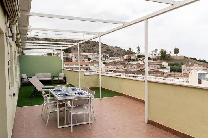 Apartamento de vacaciones para 5 personas, con vistas además de piscina y jardín - 1