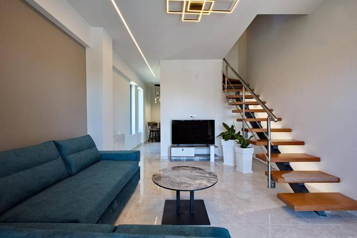 Location de vacances pour 6 personnes, avec piscine ainsi que vue et jardin dans Nea Kallikratia - 2