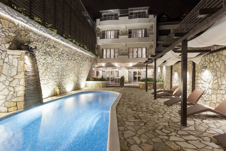 Chambre d’hôte pour 2 personnes, avec jardin et vue ainsi que piscine et sauna à Belgrade