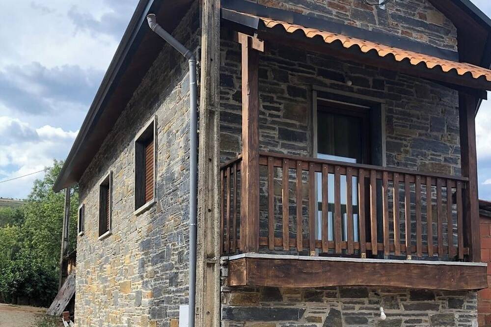 Charming 2-bedroom house with Ac and Wifi in lovely Rabal, foto 13