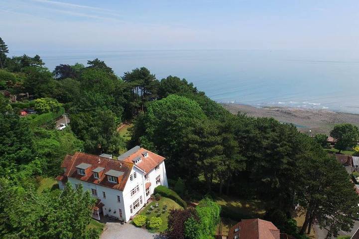 Holiday rental for 13 people, with terrace and garden in Minehead