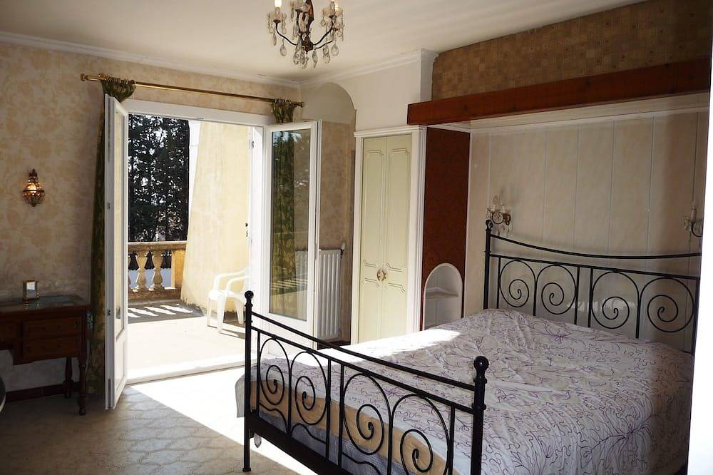 Large residence with private swimming pool 10X5, with wooded grounds in Saint-Jean-de-Védas, Côte d'Améthyste