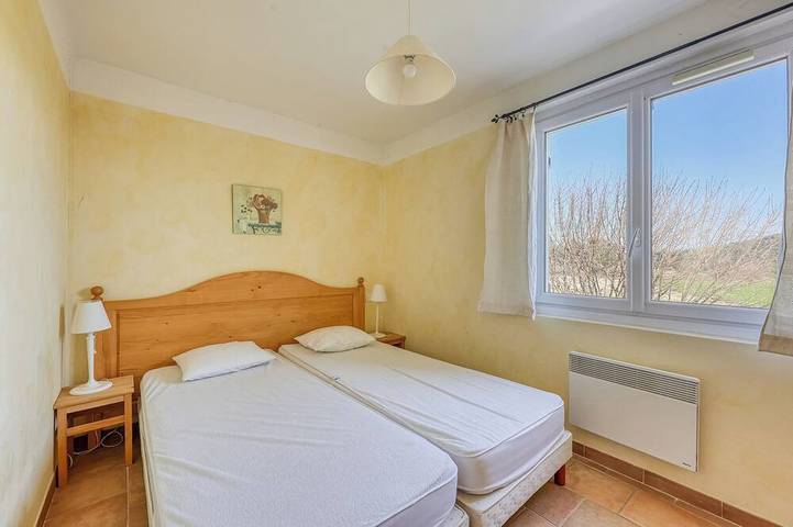 Location de vacances pour 18 personnes, avec jardin ainsi que piscine et terrasse à Lurs - 4